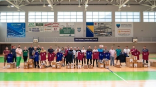 Hasan Salihamidžić i FC Bayern Munchen donirali opremu klubovima i institucijama u Jablanici
