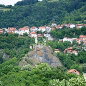 Turistička razglednica TK: Srednjovjekovni grad Soko u Gračanici, spomenik sjećanja na neka davna vremena
