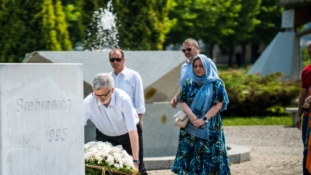 Načelnik Općine Centar, Srđan Mandić uručio terensko vozilo Memorijalnom centru Srebrenica