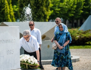 Načelnik Općine Centar, Srđan Mandić uručio terensko vozilo Memorijalnom centru Srebrenica