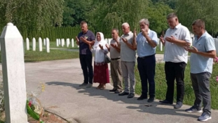 Posjeta spomen-obilježjima i mezarjima u okviru godišnjice genocida u Srebrenici
