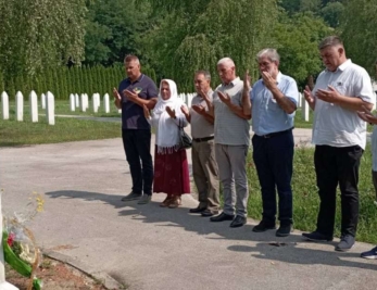 Posjeta spomen-obilježjima i mezarjima u okviru godišnjice genocida u Srebrenici