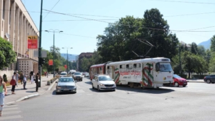 KS – Sutra izmjena režima saobraćaja radi prolaska vozila sa tabutima žrtava genocida u Srebrenici