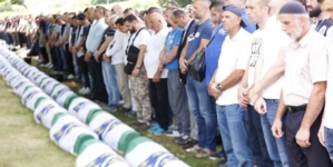 Klanjana dženaza i obavljen ukop posmrtnih ostataka 50 žrtava genocida u Srebrenici