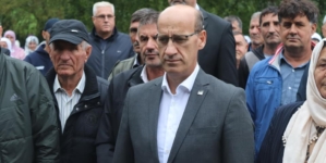 Potpredsjednik Salkić prisustvovao posjeti boraca memorijalnim centrima Veljaci i Potočari