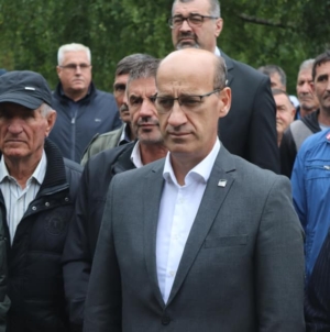 Potpredsjednik Salkić prisustvovao posjeti boraca memorijalnim centrima Veljaci i Potočari