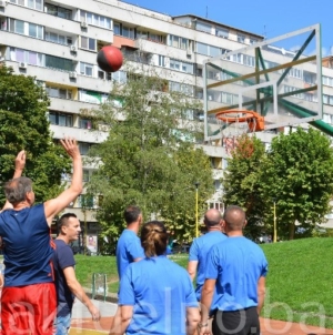 Hadžikadić zaigrao basket sa građanima: “Politika bilborda je politika prošlosti!”