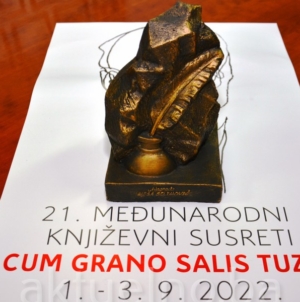 Drugog dana Književnih suserta Cum grano salis predstavljanje nominovanih romana i izložba fotografija posvećena pjesniku Izetu Sarajliću