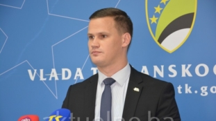 Premijer TK Irfan Halilagić srušio sve glasine o “stranačkom premijeru” i pozvao sve politike u ovom kantonu na zajedničko djelovanje