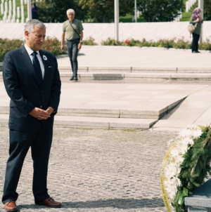 Prvi zamjenik visokog predstavnika u BiH posjetio Memorijalni centar Srebrenica