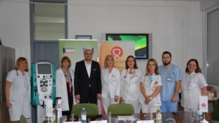 Narod Države Kuvajt donacijom aparata za akutnu hemodijalizu podržao liječenje djece u BiH