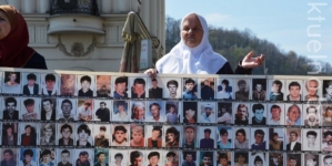 Mirni protesti Majki Srebrenice u Tuzli: Sjećanja na ramazan i bajram iz aprila 1992. godine su posebno bolna