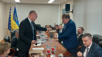 Premijer Nikšić sa delegacijom sastao se sa gradonačelnikom Lugavićem