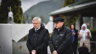 Direktor Bavarske memorijalne fondacije Karl Freller u pratnji visokog predstavnika Christiana Schmidta posjetio Memorijalni centar Srebrenica  
