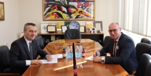Ministar Dizdar i gradonačelnik Lugavić potpisali ugovor o donaciji od 30.000,00 KM za sanaciju Doma kulture u MZ Požarnica