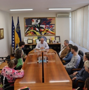 Predstavnici Informativnog centra za osobe sa invaliditetom “LOTOS” kod gradonačelnika Lugavića