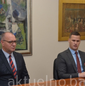 Premijer Halilagić sa ministrima u Vladi TK posjetio gradonačelnika Lugavića