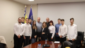 Gradonačelniku Lugaviću učenici Elektrotehničke škole predstavili Projekt građanin/Ja građanin
