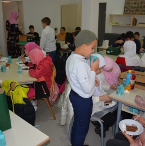 Mektebska svečanost u Gornjoj Tuzli: 36 polaznika Škole Kur'ana savladalo sufaru u 2023. godini