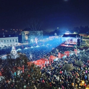 Zabava na Trgu slobode se nastavlja: Adi Šoše i AL Music Band