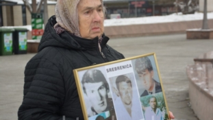 Mirni protesti majki Srebrenice u Tuzli: Deveti januar je “krvavi dan” za Bošnjake Srebrenice VIDEO