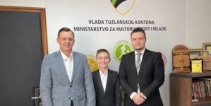Dječak bisernog glasa Ajdin Osmanović u posjeti Ministarstvu za kulturu, sport i mlade TK