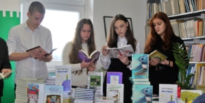 Medžlis Tuzla darovao knjige u tri tuzlanske škole