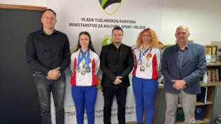 Šampioni karate kluba DO Tuzla u posjeti Ministarstvu za kulturu, sport i mlade Tuzlanskog kantona