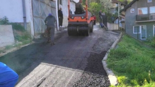 Nastavljaju se radovi na održavanju puteva na području grada Tuzle