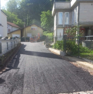 Radovi na asfaltiranju puta u naselju Donja Obodnica, kod džamije (dužine 45 metara), u Mjesnoj zajednici Donja Obodnica