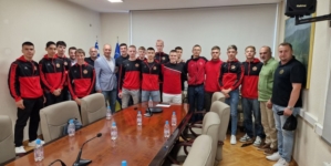 Gradonačelnik Lugavić upriličio prijem za mladu ekipu RK Slobode – državne prvake u rukometu