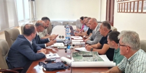 Gradonačelnik Tuzle i direktor JP Ceste FBiH održali operativni sastanak o unapređenju cestovne infrastrukture u Tuzli