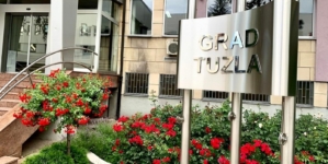 Grad Tuzla dodijelio 145 nagrada učenicima, studentima i sportistima za ostvaren natprosječan uspjeh u prethodnoj godini