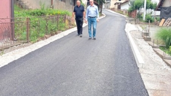 Završeno asfaltiranje puta u ulici Mahmuta Bušatlije, MZ Slavinovići- Gradonačelnik Lugavić: nastavljamo sa infrastrukturnim projektima