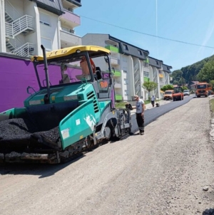 Asfaltiranje ulice 4. aprila u MZ Kreka u završnoj fazi