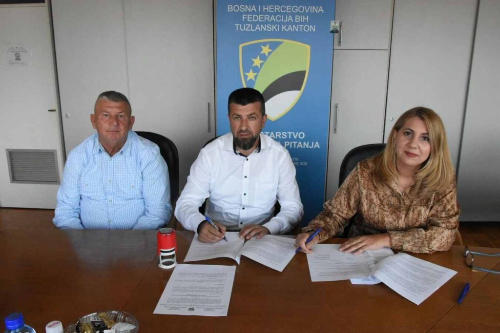 Vlada TK uz projekte kulture sjećanja – potpisan ugovor o sufinansiranju izgradnje spomen-obilježja u Bratuncu