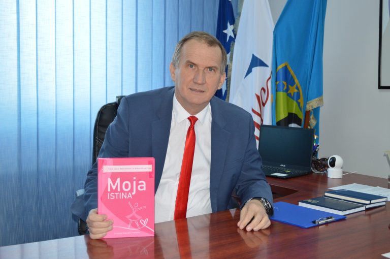 Predstavnice onkoloških pacijenata uručile svoju knjigu “Moja istina” UKC Tuzla