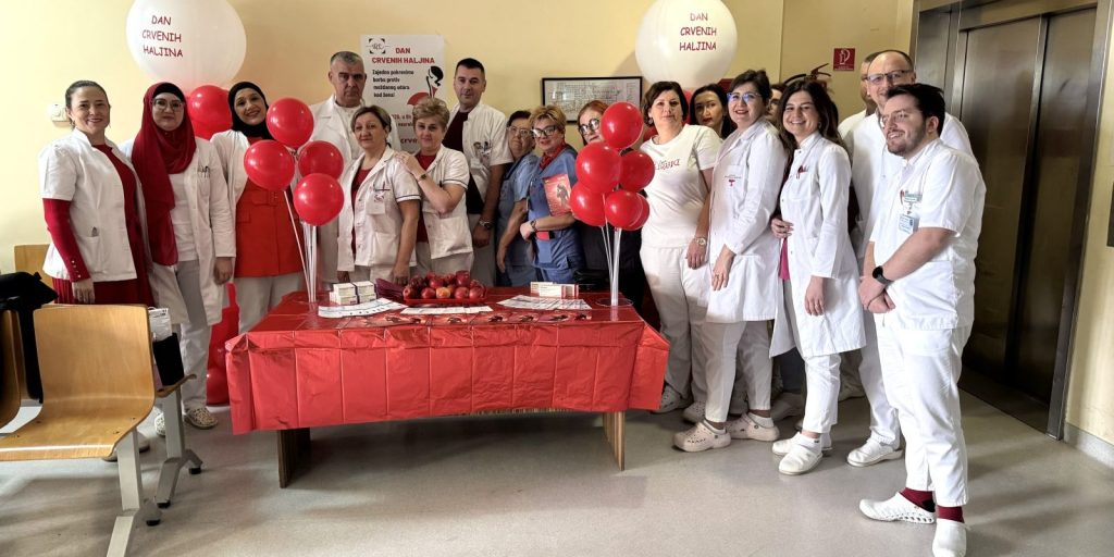 UKC Tuzla obilježio Dan crvenih haljina: Simbol borbe protiv moždanog udara kod žena