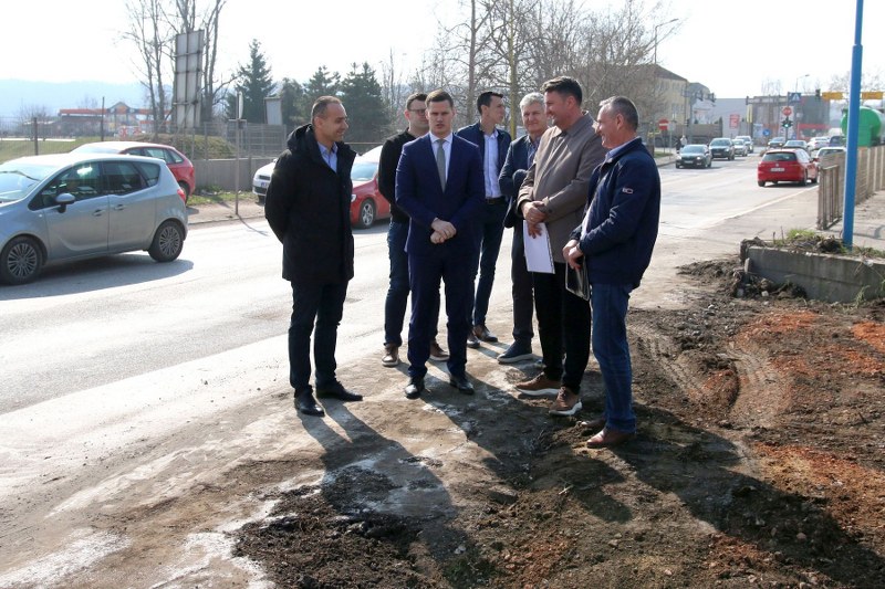 Počela rekonstrukcija cestovnog ulaza u Lukavac