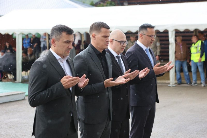 Vlada TK uz porodice žrtava na kolektivnoj dženazi u Bratuncu