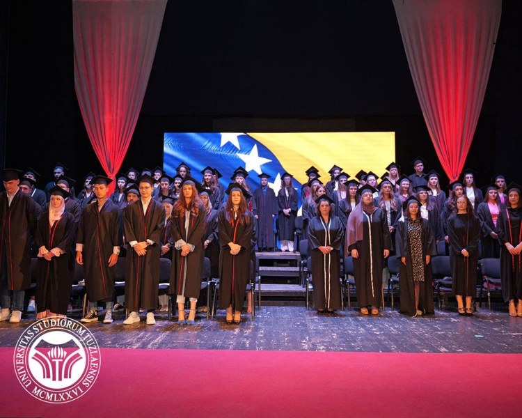 Održana svečana promocija diplomanata i magistranata Univerziteta u Tuzli