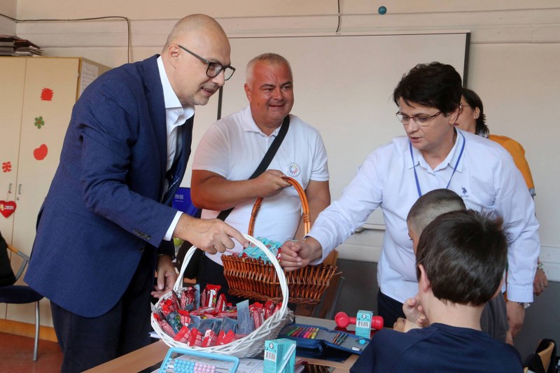 Ministar Omerović u posjeti zavodu za obrazovanje djece sa poteškoćama u razvoju